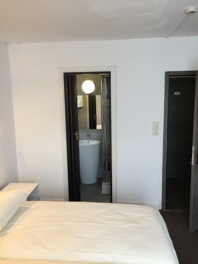 Hotel Bouillon Bagian luar foto